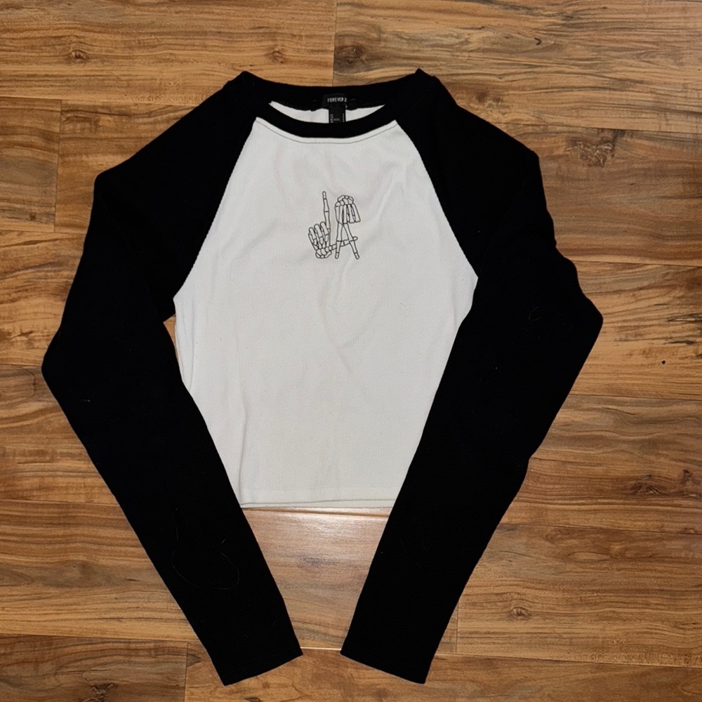 Forever 21 Black and White Raglan Crop Top